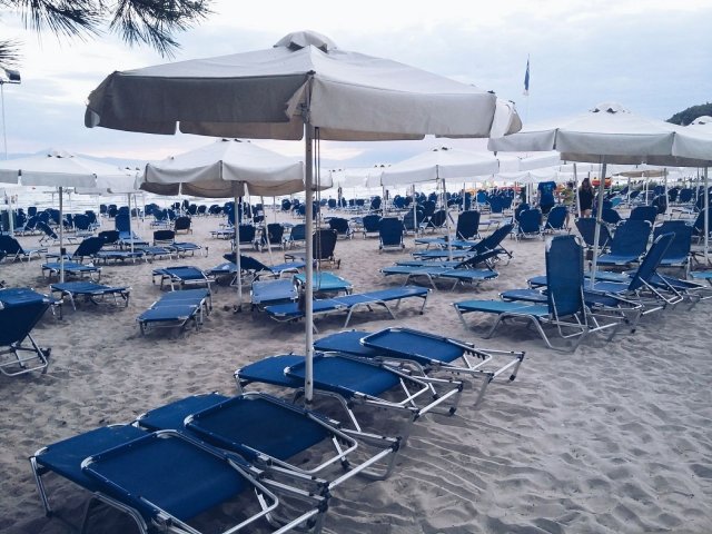 Mariya Zemlyarska i Kateryna Sokorenko w Simantro Beach Hotel korzystają z programu Erasmus+ w okresie 06.06.2016 r.-23.09.2016 r.